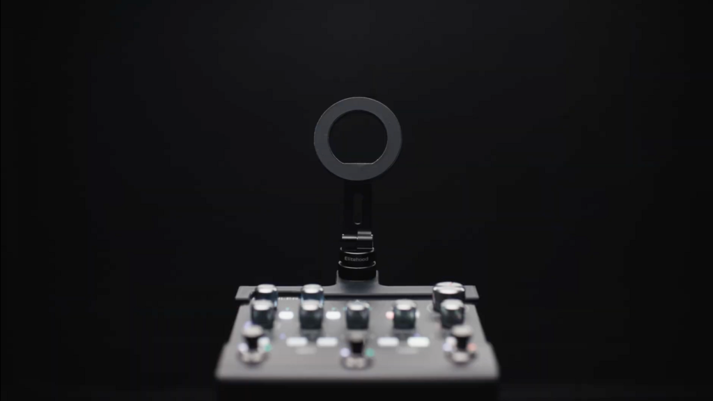 Elitehood Magnetic Mount positioning phone or tablet above Kemper Player