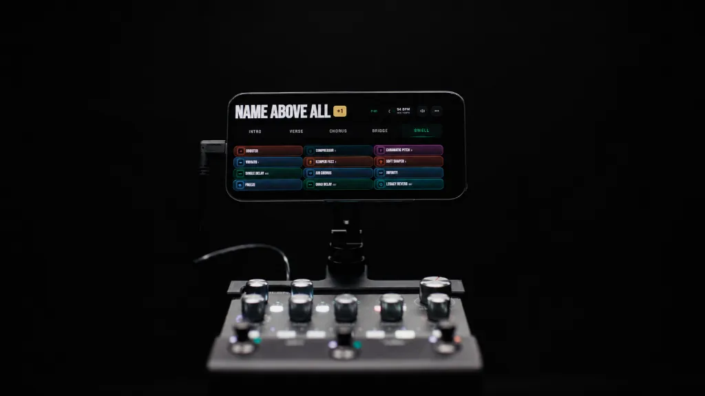 StageHUD Performance Mode on Phone mounted above Kemper Player